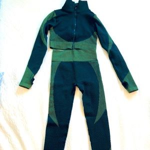 UNLABELED GYM SET SIZES S